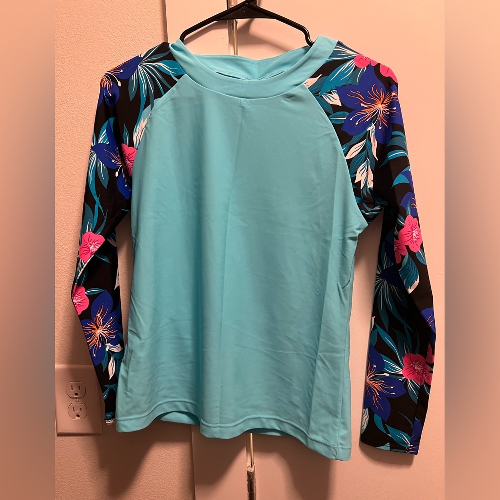 Women’s rash guard